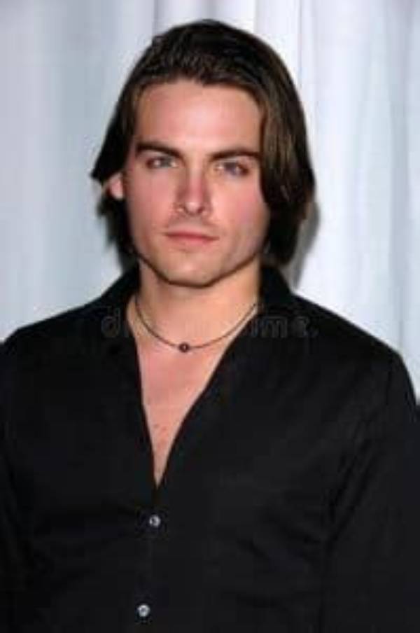 Kevin Zegers Height