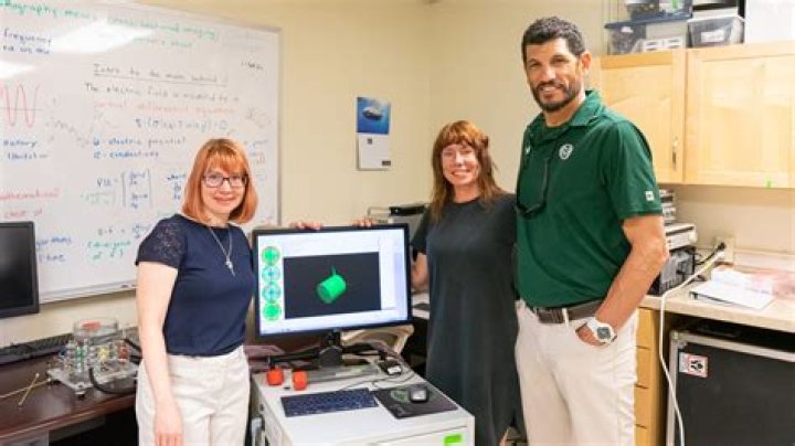 Kim and Jay Norvell tour mathematics professor’s lab to learn about