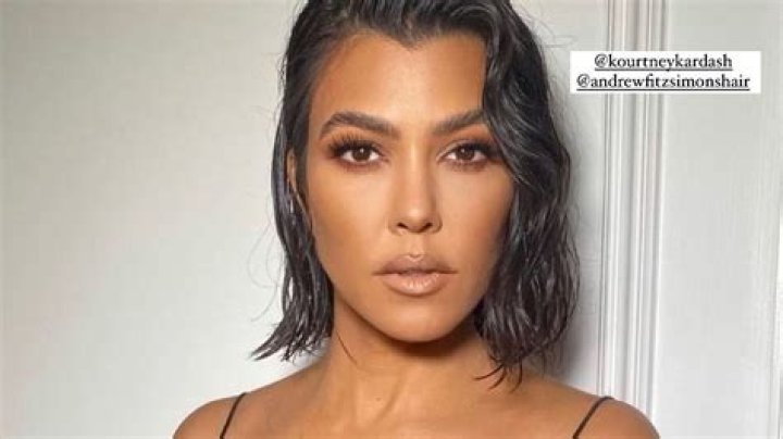Kourtney Kardashian debuts new short hair after dismissing baby gossip