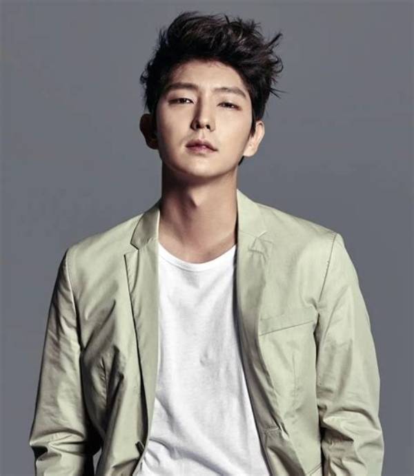 Lee Joon-Gi | Bio, Age, Net Worth, Relationship, Career