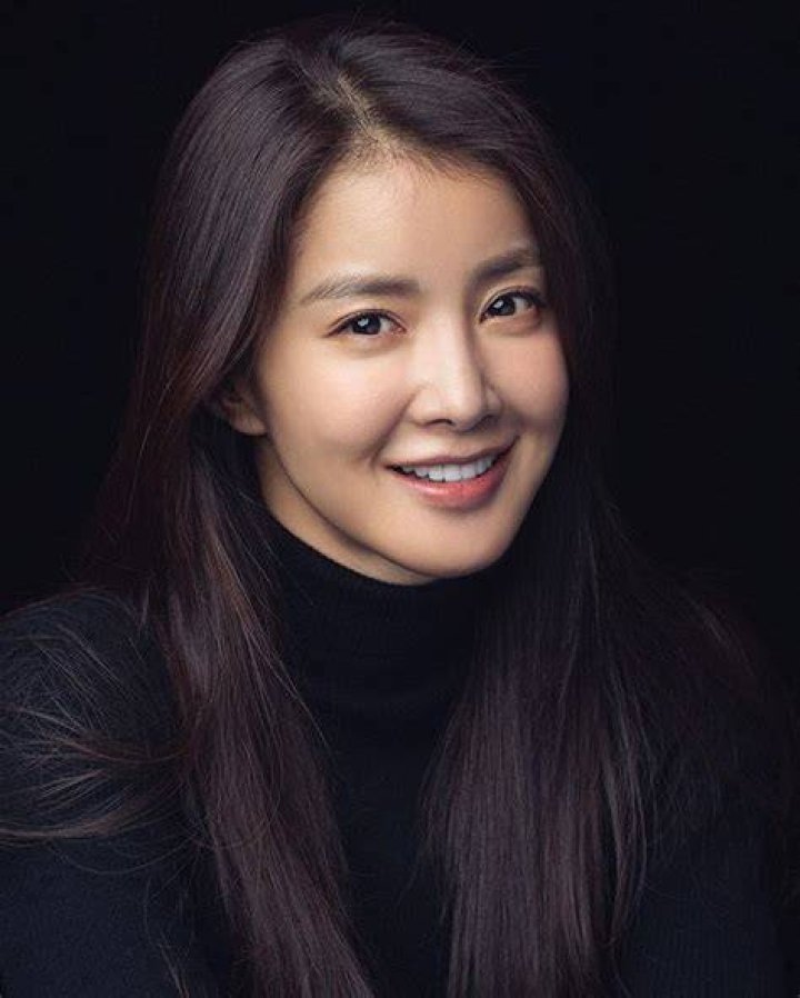 Lee Siyoung Movies, Bio and Lists on MUBI