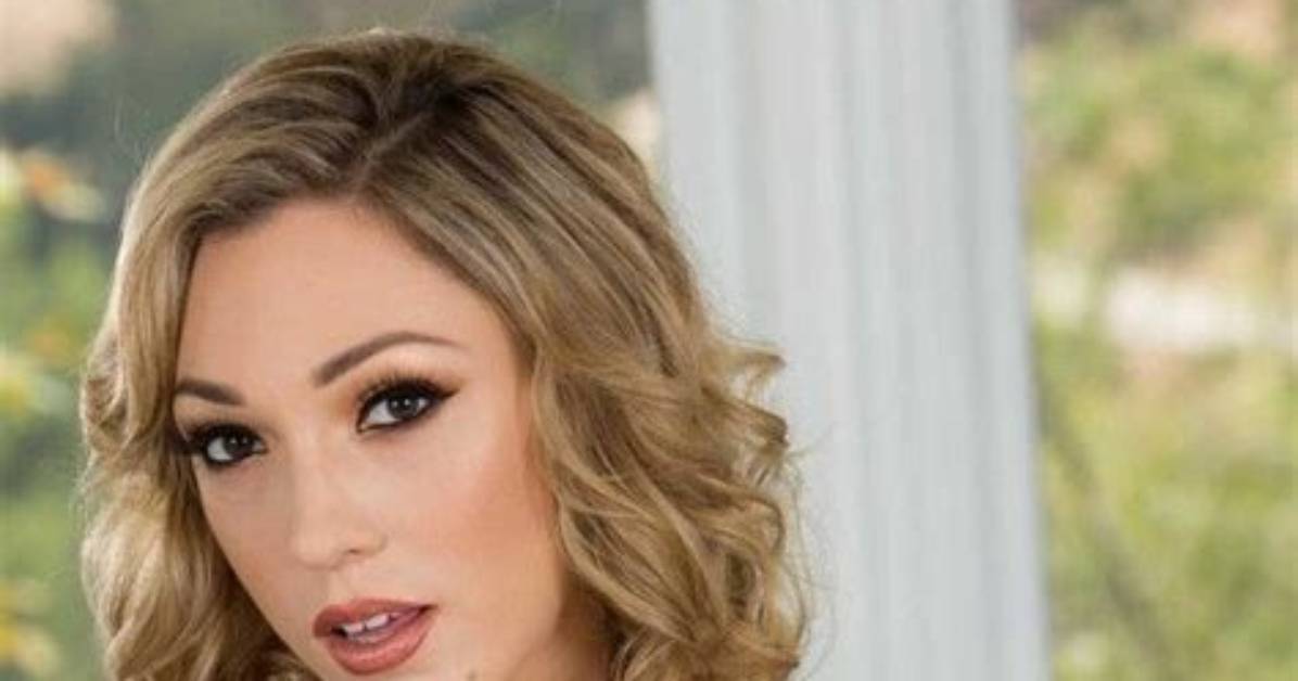 Lily Labeau Net Worth