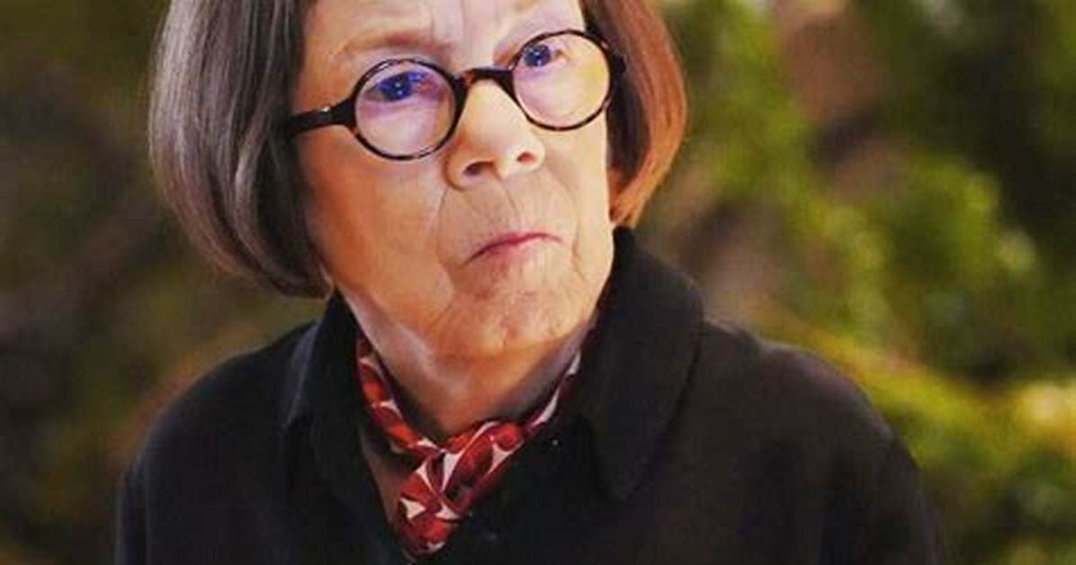 Linda Hunt Bio: Age, Height, Wife, Car Accident