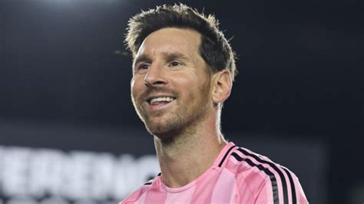 Lionel Messi set to wed stunning Antonella Roccuzzo Daily Star