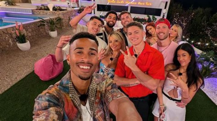Love Island Australia's Shelby Bilby strips down to cleavagebaring red
