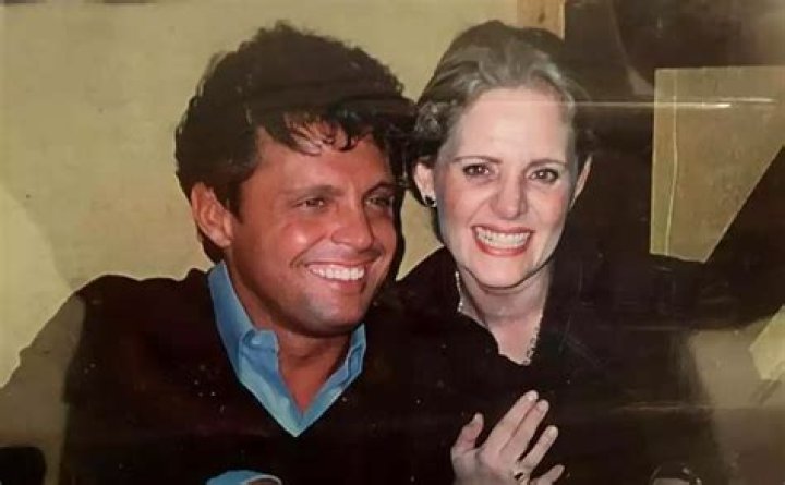 Luis Miguel y Erika Buenfil fueron "amigovios" y así fue su primer