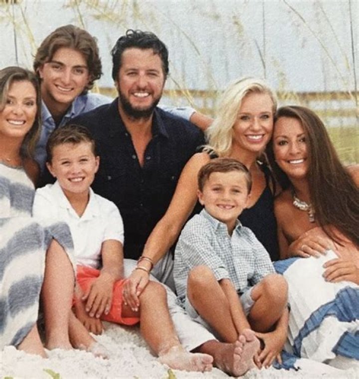 Luke Bryan&rsquo;s Children React To Their New Blended Family