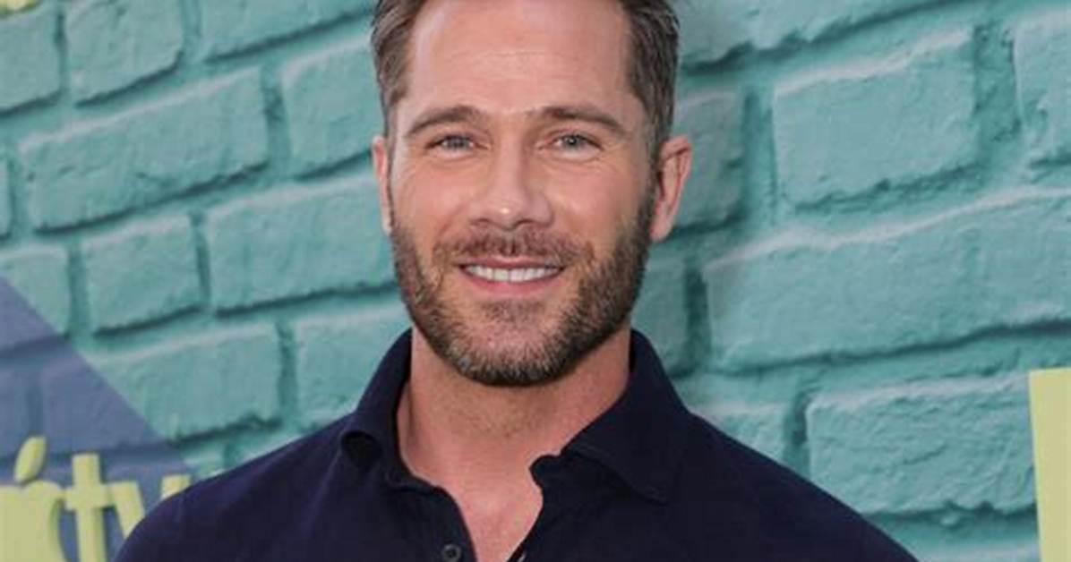 Luke Macfarlane Bio: Height, Brothers and Sisters, Movies, Net Worth, Boyfriend