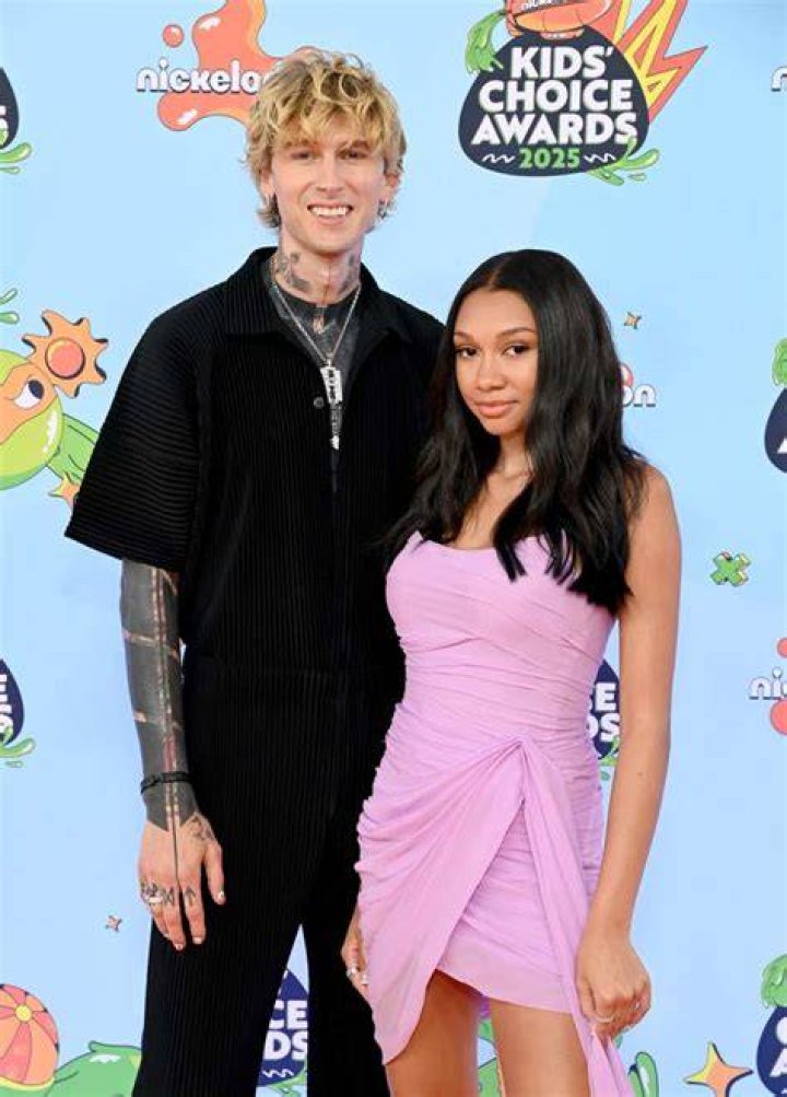 Machine Gun Kelly&rsquo;s Daughter Casie, 13, Raps JayZ Song In Sweet Daddy