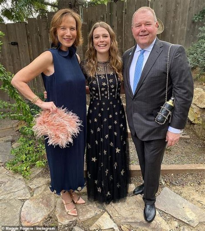 Maggie Rogers Husband, Boyfriend, Parents, Net Worth
