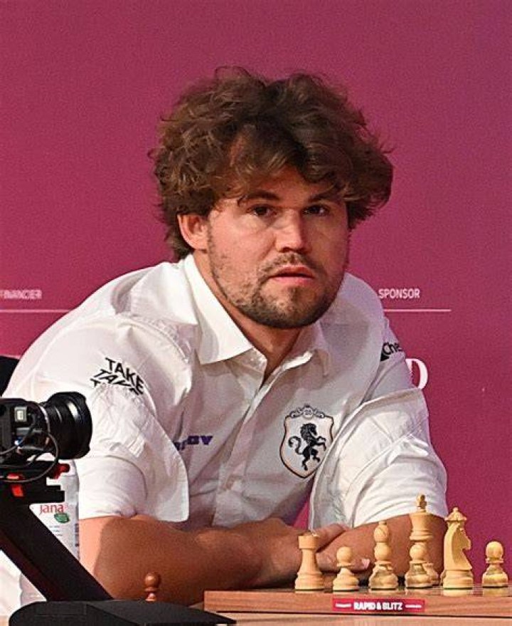 Magnus Carlsen 2018 Haircut, Beard, Eyes, Weight, Measurements