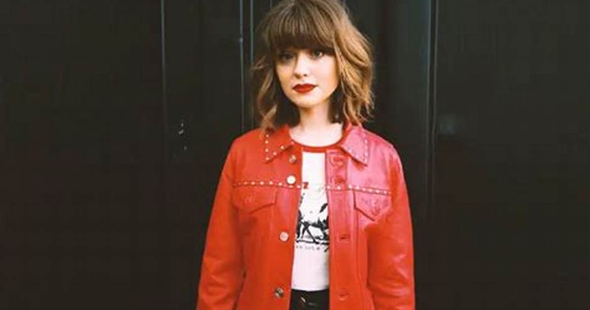 Maisie Peters Shows Love to Sister in Her 'Brooklyn' Video