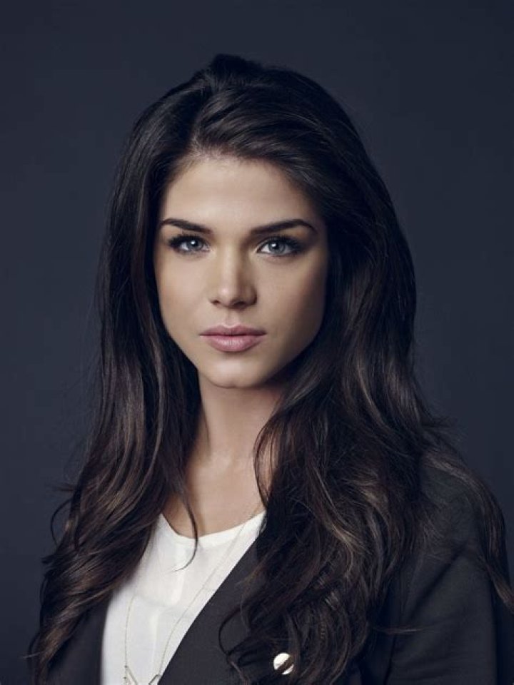 Marie Avgeropoulos Age, Net Worth, Boyfriend, Family, Height and