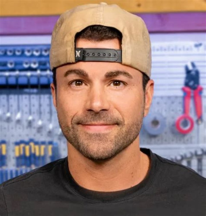 Mark Rober Age, Net Worth, Wife, Family, Height and Biography TheWikiFeed