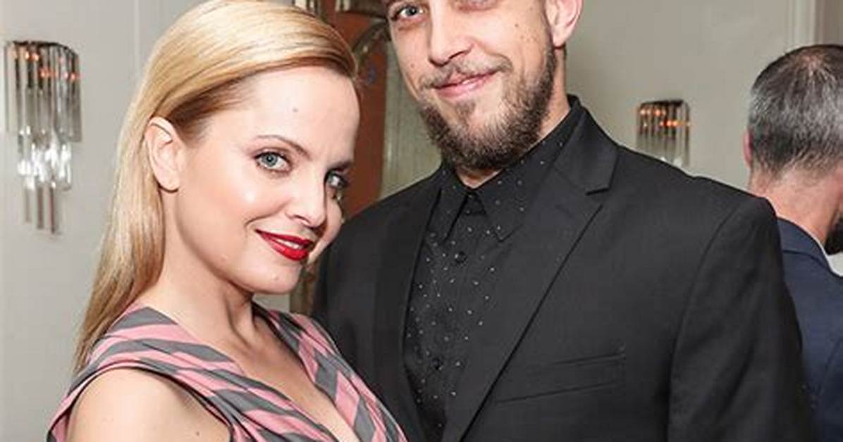 Mena Suvari- Net Worth, Bio, Husband, Marriage, Height