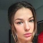 Mimi Bouchard Net Worth