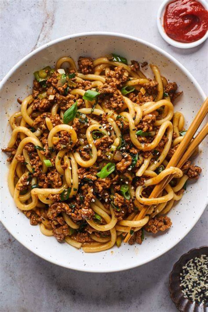 Minced Pork Noodles Olive & Mango