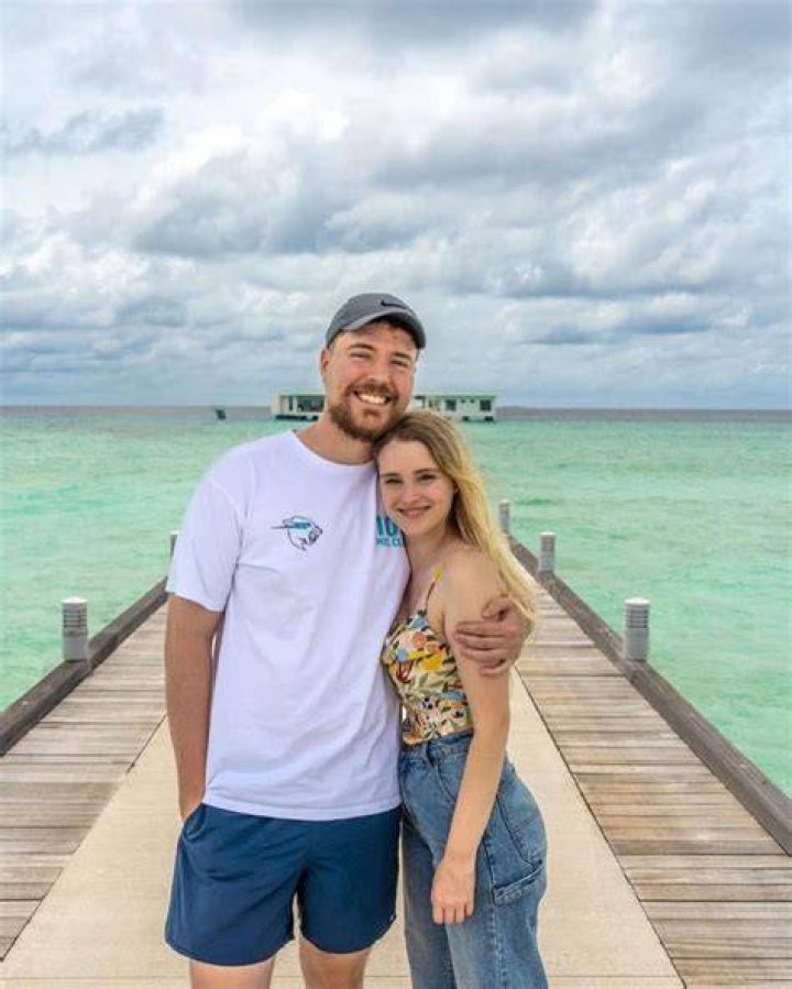 Mr Beast Girlfriend. Who is Mr beast Girlfriend? MrBeast Burger