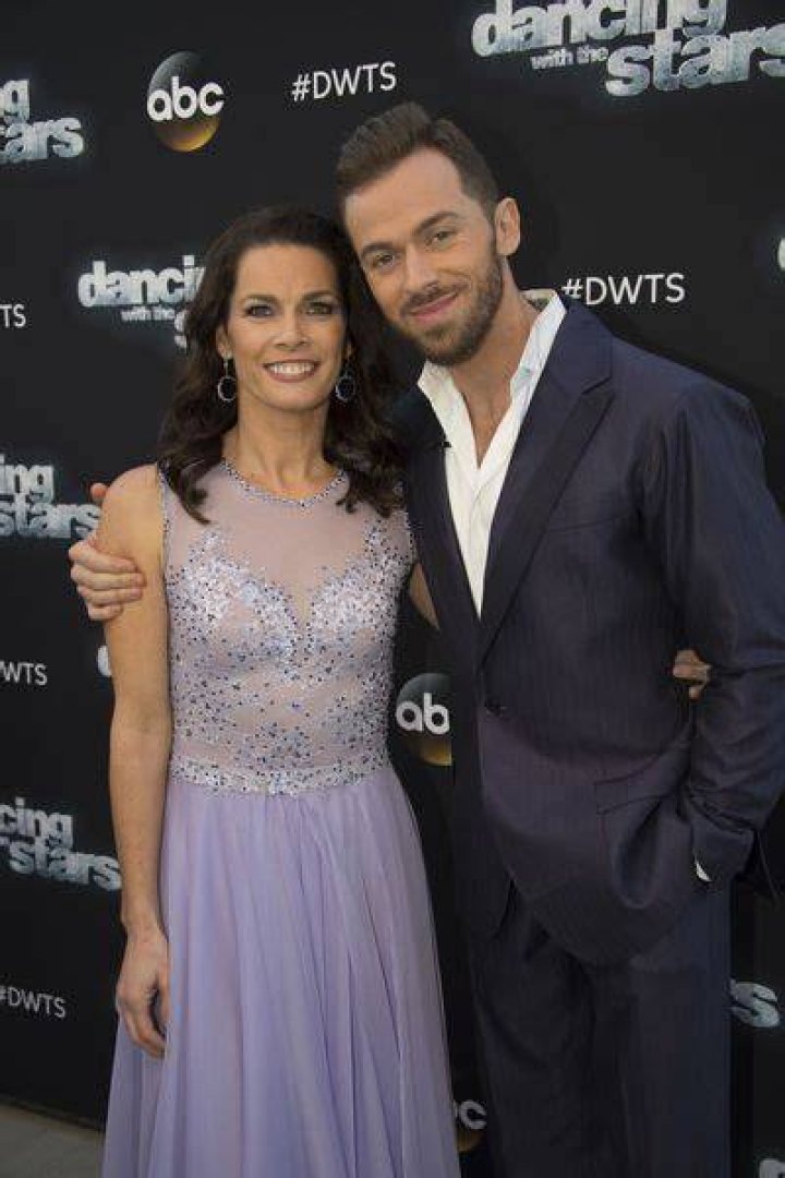 Nancy Kerrigan hugs her DWTS partner Artem Chigvintsev Daily Mail Online