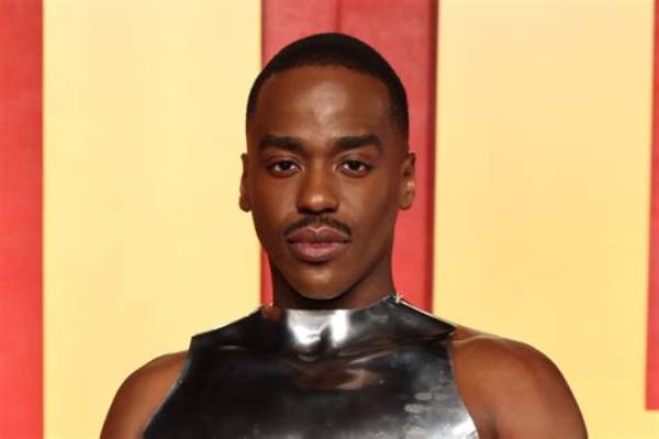 Ncuti Gatwa | Bio, Age, Net Worth, Relationship, Career
