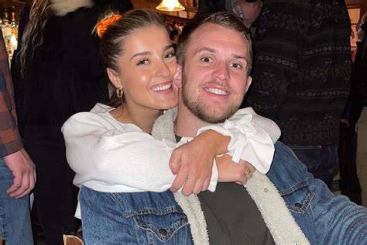 [NewYorkPost] Jake Browning&rsquo;s girlfriend, Stephanie Niles, sparks