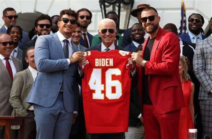 NFL fans brutally roast Travis Kelce's mustache debut at Chiefs