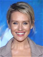 Nicky Whelan Bio: Age, Net Worth, Husband and Hot Photos