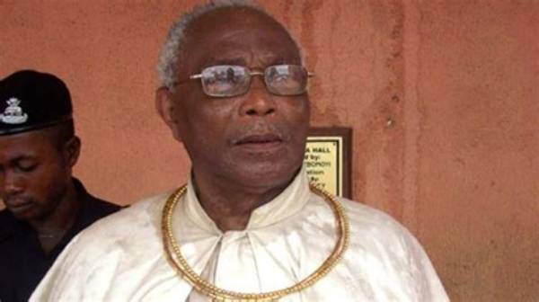 Oba of Benin Suspends 6 Palace Aides, Gives Reason