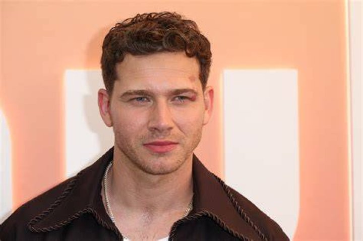 Oliver Stark 'Couldn't Be Prouder' of SameSex Kiss on '911'