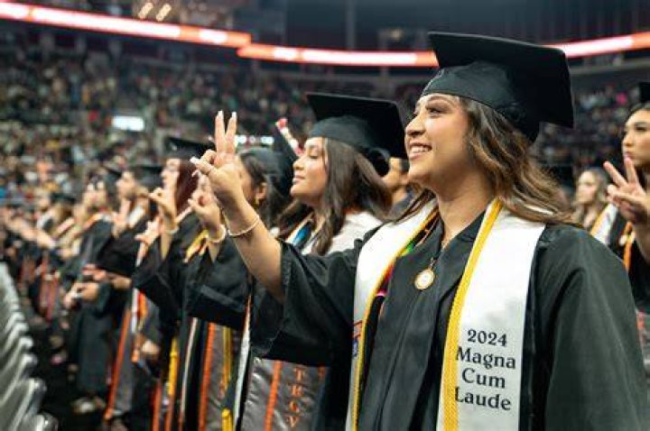 Over 13,000 Graduates Invited to Participate in Cal State Fullerton&rsquo;s