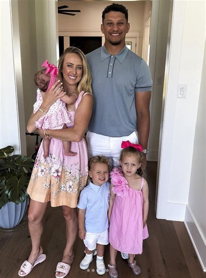 Patrick Mahomes Family 2023, Age, Parents, Wife, Net Worth