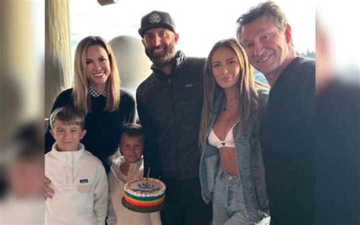Paulina Gretzky & Her Family Pictures You Need to See
