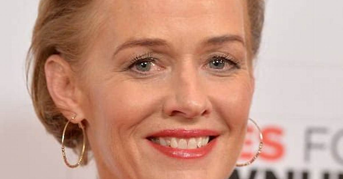Penelope Ann Miller Net Worth