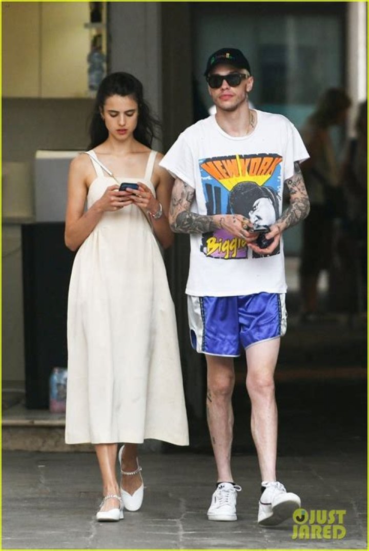 Pete Davidson & Margaret Qualley Hold Hands While Sightseeing in Venice