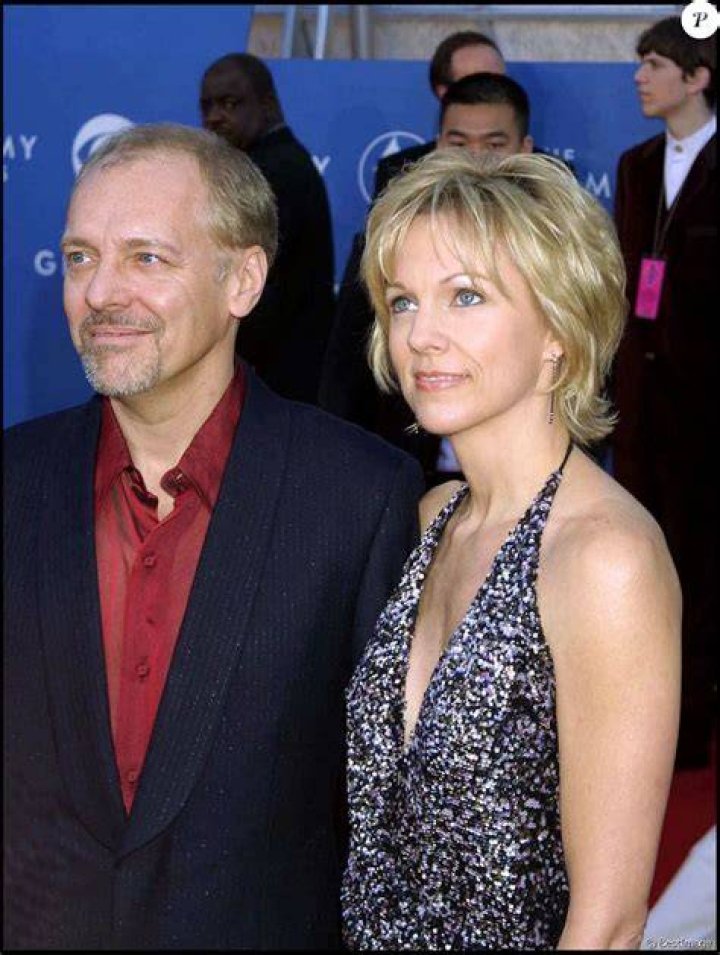 Peter Frampton et sa troisi&egrave;me &eacute;pouse Tina Elfers en f&eacute;vrier 2001 lors