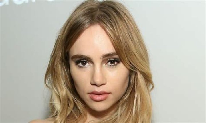 Photo and Biography Suki Waterhouse