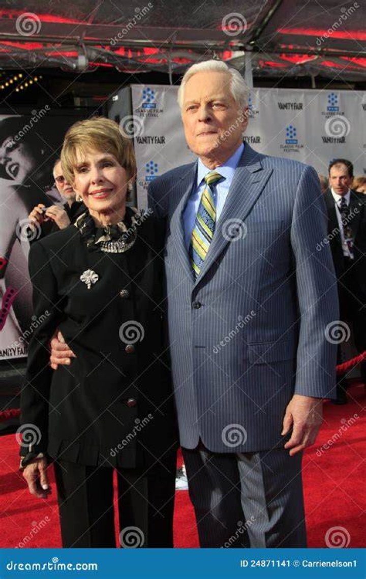 Photo Robert Osborne and Barbara Rush attends the 40th anniversary