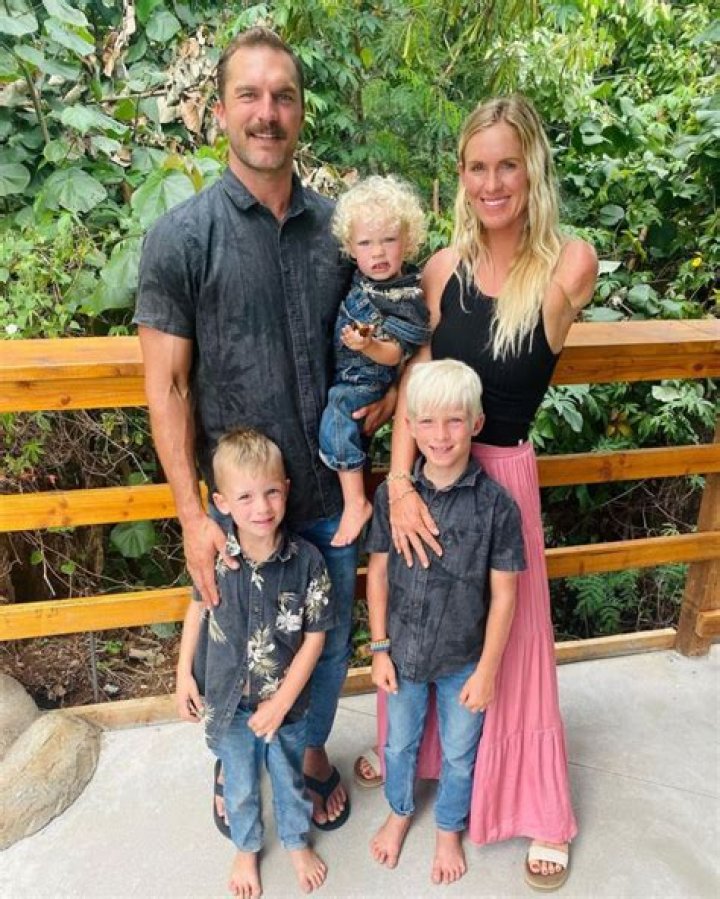 PHOTOS Adam Dirks Soul Surfer Bethany Hamilton's Husband (Bio, Wiki)