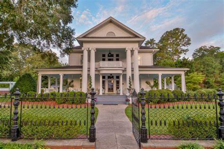 Presenting+the+Dr.+Stanley+Mansion++a+rare+opportunity+to+own+a+piece