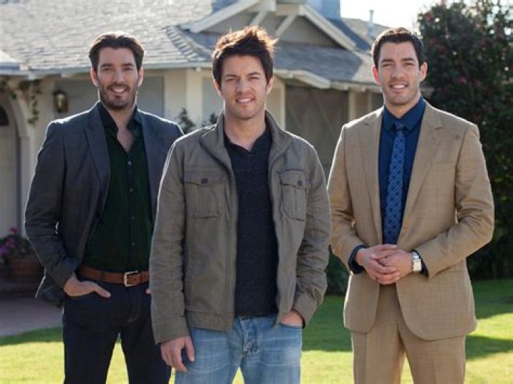 &lsquo;Property Brother&rsquo; Scott Promotes Jaguar IPace EV as Green Dream Machine