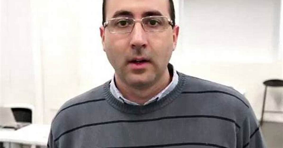 Qui%C3%A9N Es Usted by Christian Nodal from 150. Jpg