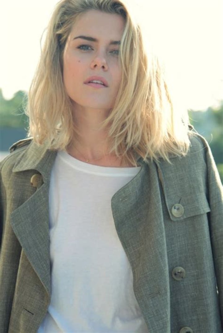 Rachael Taylor Biography, Rachael Taylor's Famous Quotes Sualci
