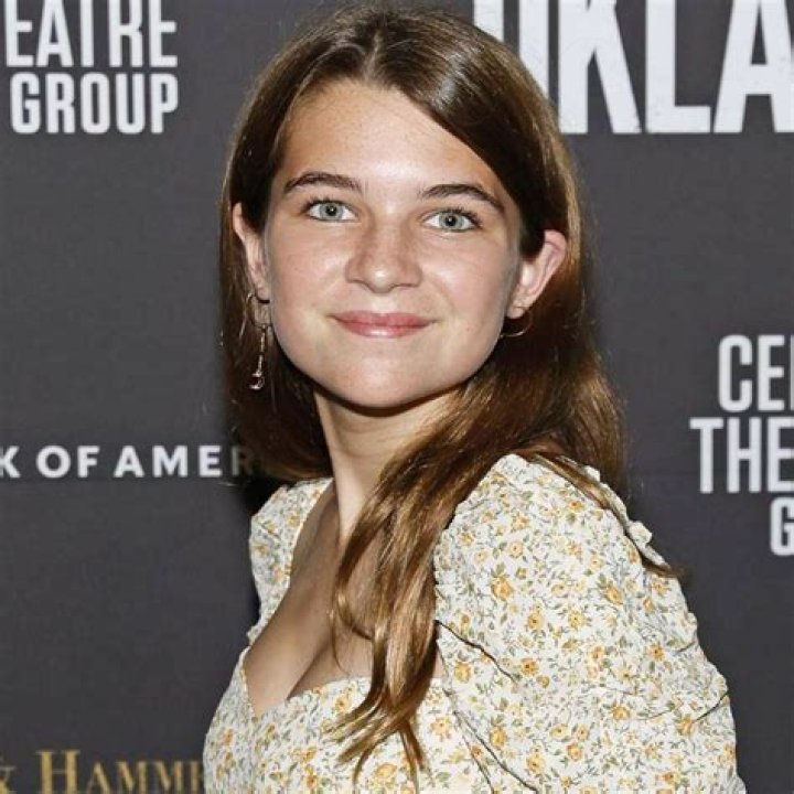 Raegan Revord r/womeninshirtandtie