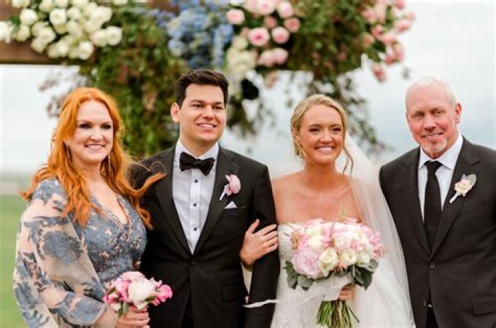 Ree Drummond&rsquo;s Daughter Alex Engaged to Boyfriend Mauricio Scott bluemull