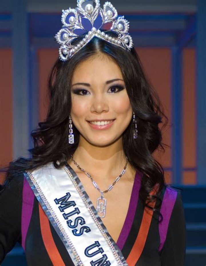 Riyo Mori (Japan) ประกวดนางงาม, แฟชั่นดีไซน์เนอร์, พยาบาล