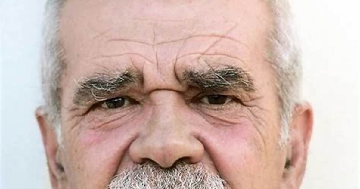 Robert Ndrenika