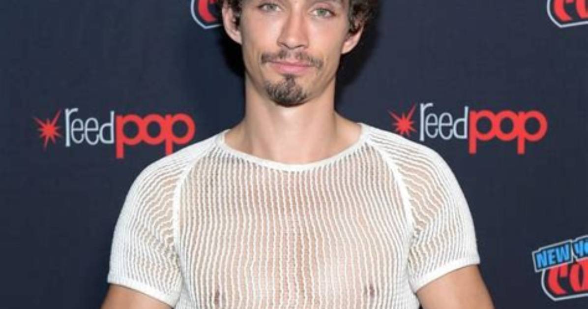 Robert Sheehan Net Worth