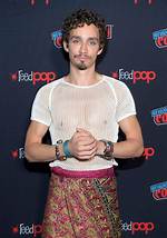 Robert Sheehan Net Worth