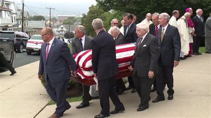 Robertson family say final goodbyes before Duck Dynasty Star Jase