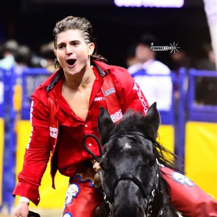 Rocker Steiner winning round 6 of the NFR r/Rodeo